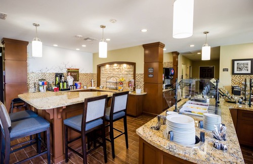 Plano Apartment | Wonderful King Studio | Enjoy Free Breakfast, Free Wi-Fi, and an Outdoor Pool