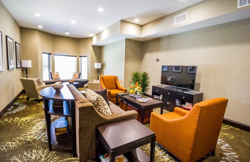 Plano Apartment | Wonderful King Studio | Enjoy Free Breakfast, Free Wi-Fi, and an Outdoor Pool