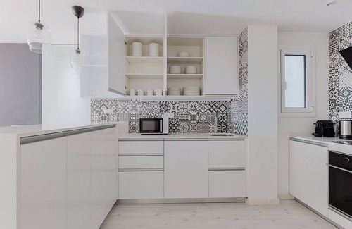 La Maternitat i Sant Ramon Apartment | Wonderful Les Corts XBR w/Elevator & Washer, by Blueground