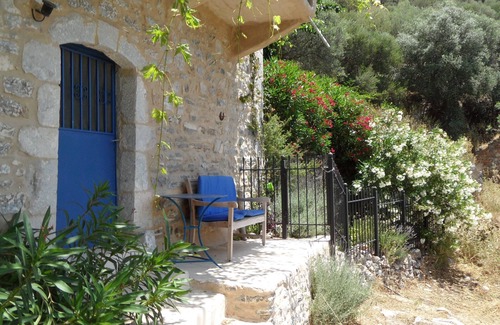 Karvelas House | Wonderful old stone house, with a view on sea and mountains