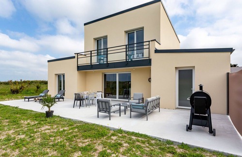 Bretteville-sur-Ay House | Wonderful private villa for 4 guests with WIFI, TV, terrace and parking
