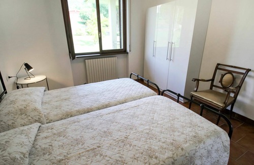 Porto Valtravaglia House | Wonderful private villa for 10 people with private pool, WIFI, TV, balcony, pets allowed and par.