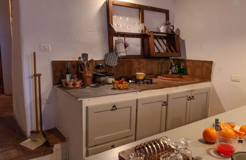 Pergine Valdarno House | Wonderful private villa for 2 guests with hot tub, A/C, WIFI, TV and pets allowed, close to Arezzo