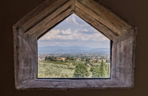Carmignano Villa | Wonderful private villa with A/C, WIFI, pets allowed, panoramic view and parking, close to Flore.