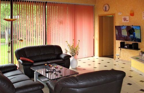 Woldegk House | Wonderful private villa for 4 guests with TV, patio, pets allowed and parking