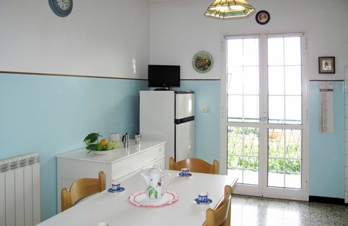 Ranzi House | Wonderful private villa for 4 guests with WIFI, TV, patio, pets allowed, panoramic view and park.