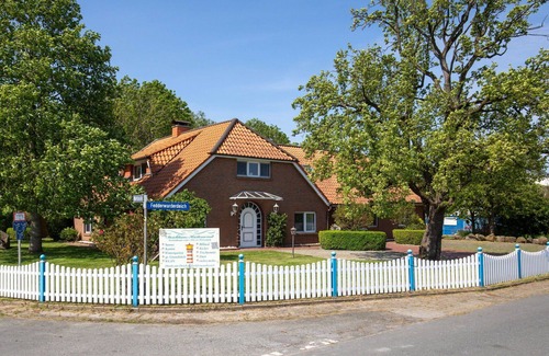 Butjadingen House | Wonderful private villa for 20 guests with WIFI, TV, terrace and pets allowed