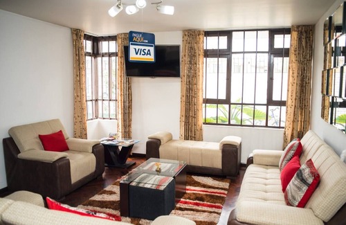 Jose Luis Bustamante y Rivero Villa | Wonderful private house in downtown n