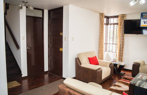 Jose Luis Bustamante y Rivero Villa | Wonderful private house in downtown n