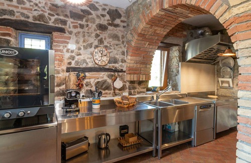 Roccalbegna House | Wonderful private villa for 10 guests with A/C, WIFI, private pool, TV, patio and panoramic view