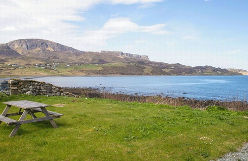 Staffin House | Wonderful private villa for 6 guests with WIFI, TV and pets allowed