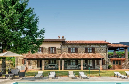 Camporgiano Villa | Wonderful private villa for 16 people with WIFI, private pool, TV, pets allowed and parking