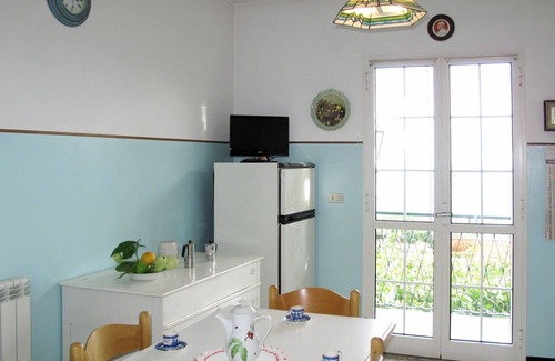 Ranzi House | Wonderful private villa for 4 people with WIFI, TV, patio, pets allowed and panoramic view
