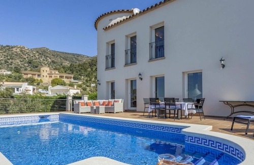 Palau-Saverdera House | Wonderful private villa with A/C, WIFI, private pool, TV, patio, pets allowed and parking