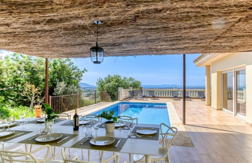 El Mas Isaac House | Wonderful private villa for 10 guests with A/C, WIFI, private pool, TV, terrace and parking