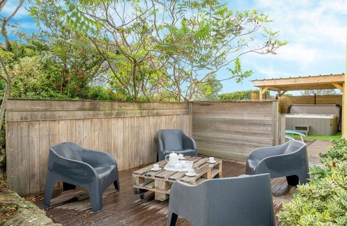Porspoder House | Wonderful private villa for 10 guests with hot tub, WIFI, TV, terrace, pets allowed and parking