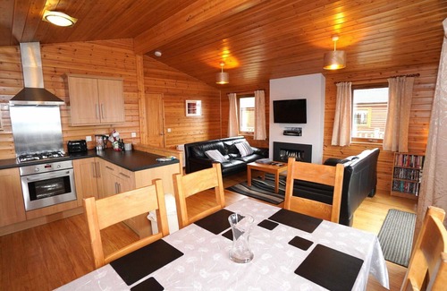 Kinross House | Wonderful private villa for 6 guests with WIFI, TV, balcony and pets allowed