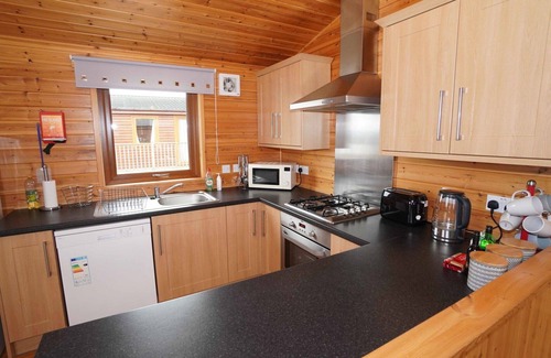 Kinross House | Wonderful private villa for 6 guests with WIFI, TV, balcony and pets allowed