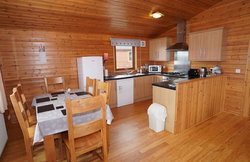 Kinross House | Wonderful private villa for 6 guests with WIFI, TV, balcony and pets allowed