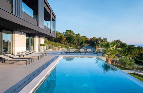 Brovinje Villa | Wonderful private villa with A/C, hot tub, WIFI, private pool, TV, terrace, panoramic view, parking