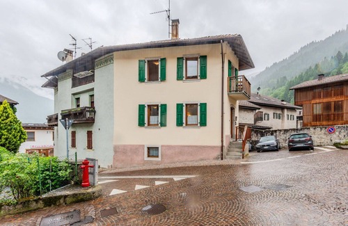 Caderzone Terme House | Wonderful private villa for 4 guests with WIFI, TV, balcony and parking
