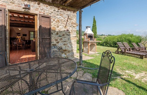 Cinigiano House | Wonderful private villa with private pool, A/C, WIFI, TV, patio, pets allowed and panoramic view