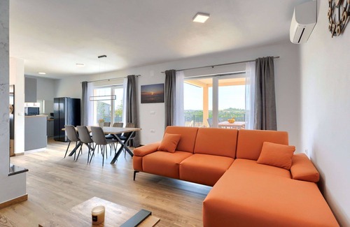 Jadreski House | Wonderful private villa for 5 people with WIFI, A/C, private pool, TV, terrace and panoramic view