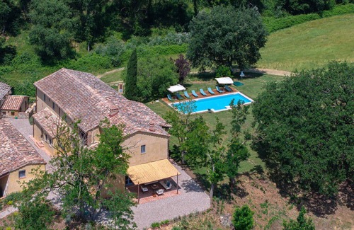 Buonconvento Villa | Wonderful private villa with A/C, private pool, WIFI, TV, patio, panoramic view, close to Montalcino