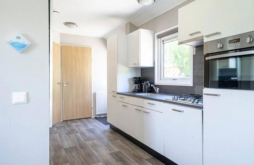 Nunspeet House | Wonderful private villa for 4 people with WIFI, pool, TV, terrace and parking