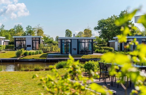 Nunspeet House | Wonderful private villa for 4 people with WIFI, pool, TV, terrace and parking