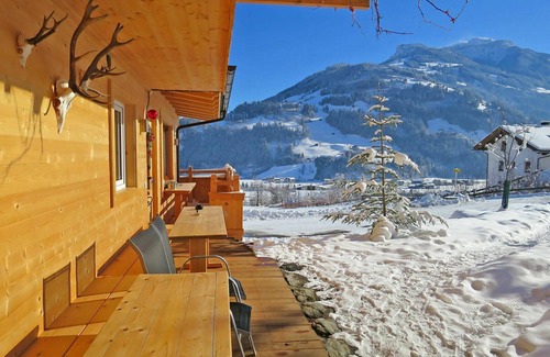 Hippach House | Wonderful private villa for 20 guests with WIFI, TV and terrace
