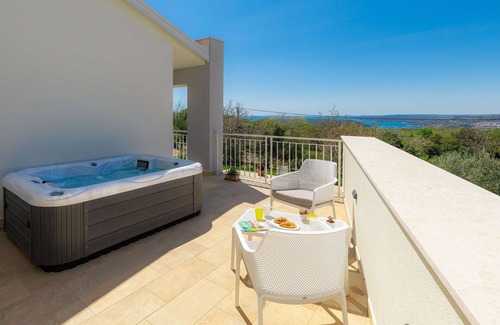 Diminici Villa | Wonderful private villa with WIFI, hot tub, private pool, A/C, TV, terrace, panoramic view, parking