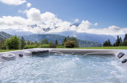 Chesieres House | Wonderful private villa for 8 people with hot tub, WIFI, TV and balcony