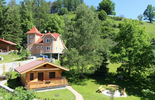 Becov nad Teplou House | Wonderful private villa for 4 people with WIFI, TV, patio and parking