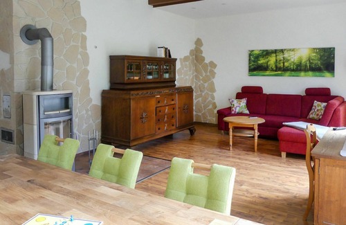 Murchin House | Wonderful private villa for 6 guests with WIFI, TV, terrace and parking