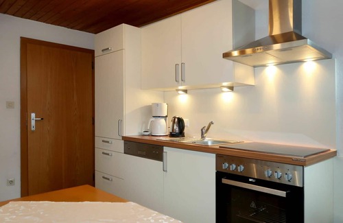 Pfunds House | Wonderful private villa for 15 guests with WIFI, TV, patio and parking