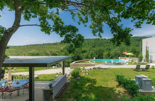 Momjan Villa | Wonderful private villa for 6 guests with private pool, A/C, WIFI, terrace and pets allowed