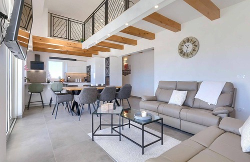Nova Vas House | Wonderful private villa for 8 people with WIFI, private pool, A/C, hot tub, TV and terrace
