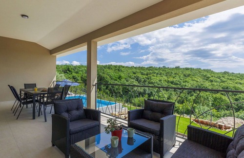 Nova Vas House | Wonderful private villa for 12 people with WIFI, A/C, private pool, TV and terrace