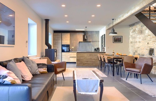 Groznjan House | Wonderful private villa for 6 people with A/C, WIFI, hot tub, private pool, TV and terrace