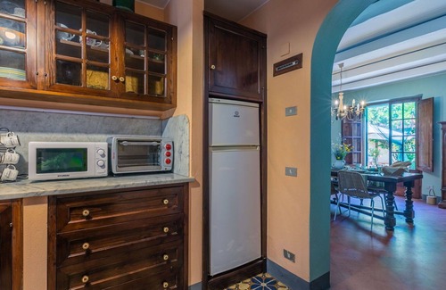 Lari Villa | Wonderful private villa for 8 guests with A/C, WIFI and TV
