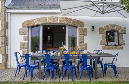 Carnac House | Wonderful private villa for 16 guests with WIFI, TV and pets allowed