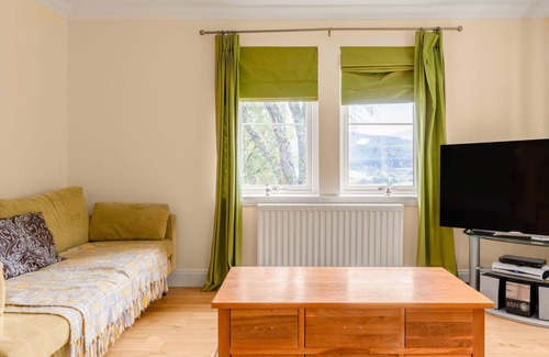 Bearnock House | Wonderful private villa for 6 guests with TV, patio, pets allowed, panoramic view and parking