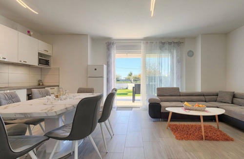 Nova Vas House | Wonderful private villa for 6 people with private pool, A/C, WIFI, TV and terrace