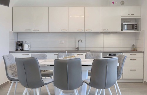 Nova Vas House | Wonderful private villa for 6 people with private pool, A/C, WIFI, TV and terrace