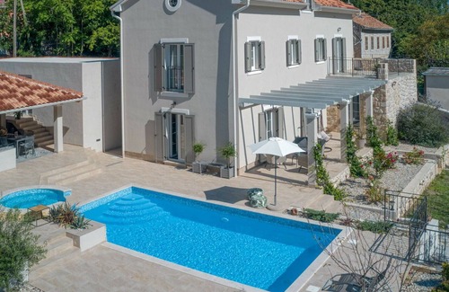 Drivenik House | Wonderful private villa with WIFI, A/C, private pool, TV, patio, pets allowed and parking
