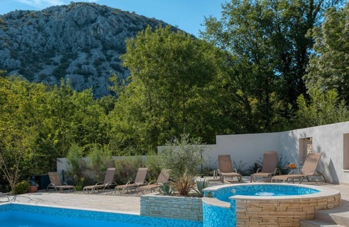 Drivenik House | Wonderful private villa with WIFI, A/C, private pool, TV, patio, pets allowed and parking