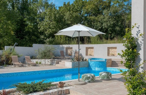 Drivenik House | Wonderful private villa with WIFI, A/C, private pool, TV, patio, pets allowed and parking