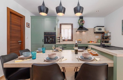 Sveti Ivan Dobrinjski House | Wonderful private villa for 6 people with A/C, private pool, WIFI, TV, terrace and pets allowed