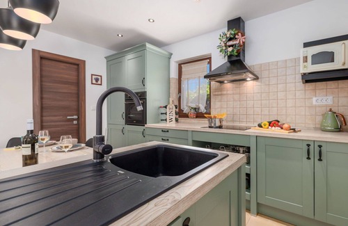 Sveti Ivan Dobrinjski House | Wonderful private villa for 6 people with A/C, private pool, WIFI, TV, terrace and pets allowed